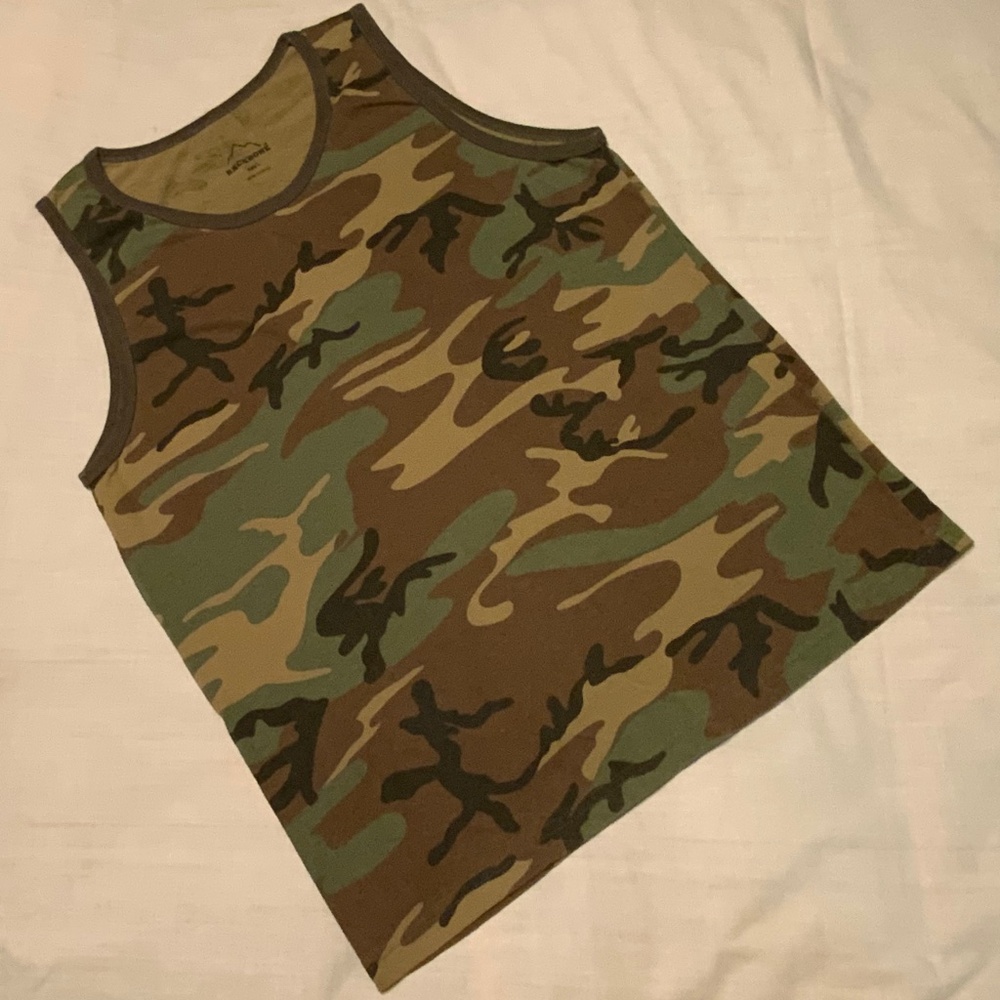 BACKBONE Green Camo Sleeveless T-Shirt Tank Top (Large)